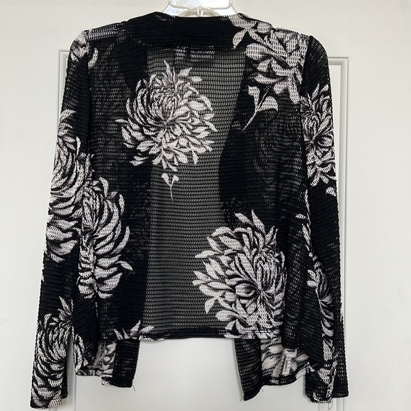 CHICO’S Black White Floral Open Front Lightweight Jacket Size M - Picture 4 of 4